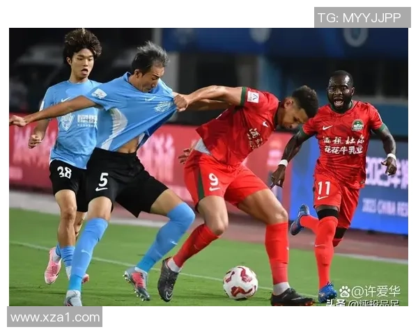 武汉卓尔迎战长春亚泰争夺中超联赛关键三分之战